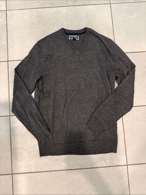 Club Monaco Men's Charcoal V-Neck Sweater
